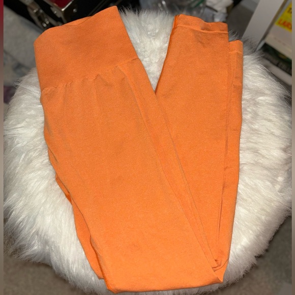 NVGTN Seamless Leggings - Picture 2 of 4